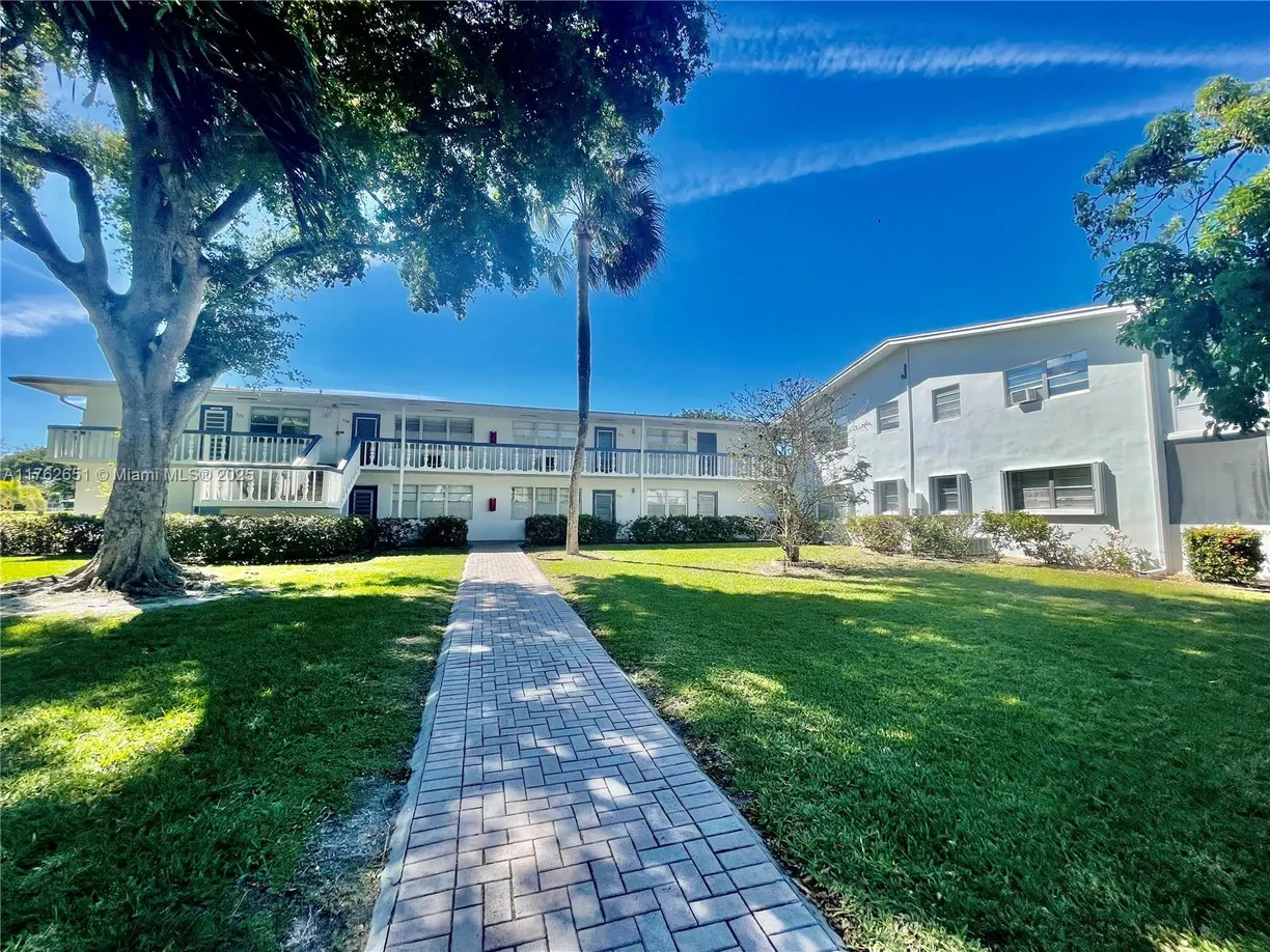 South Florida Real Estate | View 337 Durham J, 337 | 1 Bed, 1 Bath
