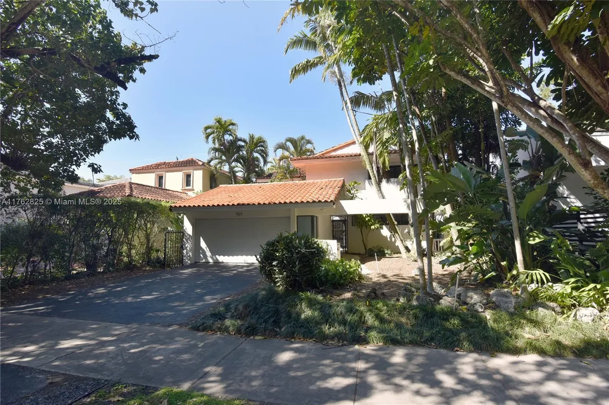 South Florida Real Estate | View 921 Sunset Rd | 4 Beds, 3 Baths