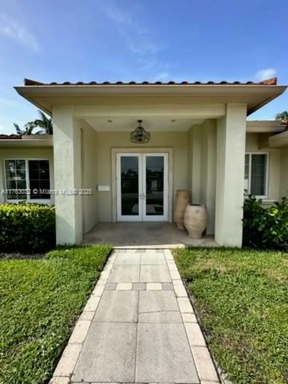 South Florida Real Estate | View 1304 Tangelo Isle | 3 Beds, 3 Baths