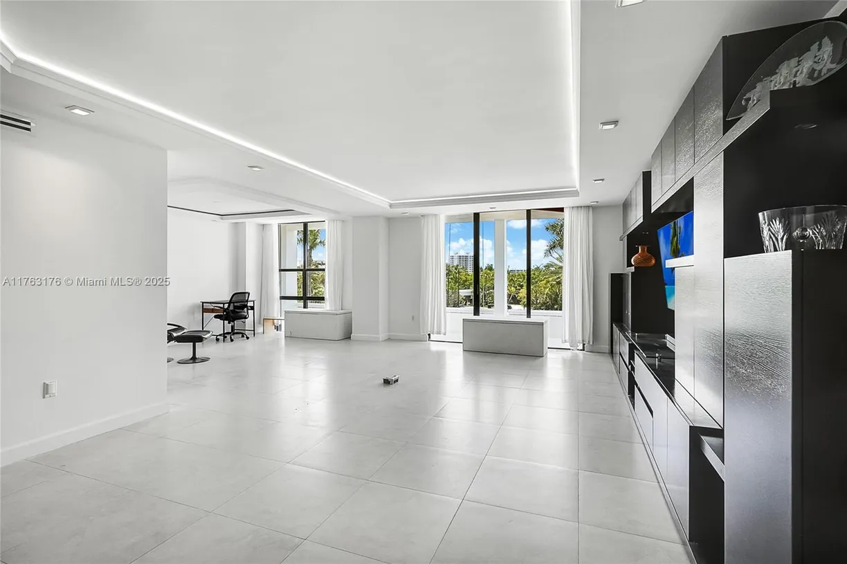 South Florida Real Estate | View 9801 Collins Ave, 5M | 2 Beds, 2 Baths