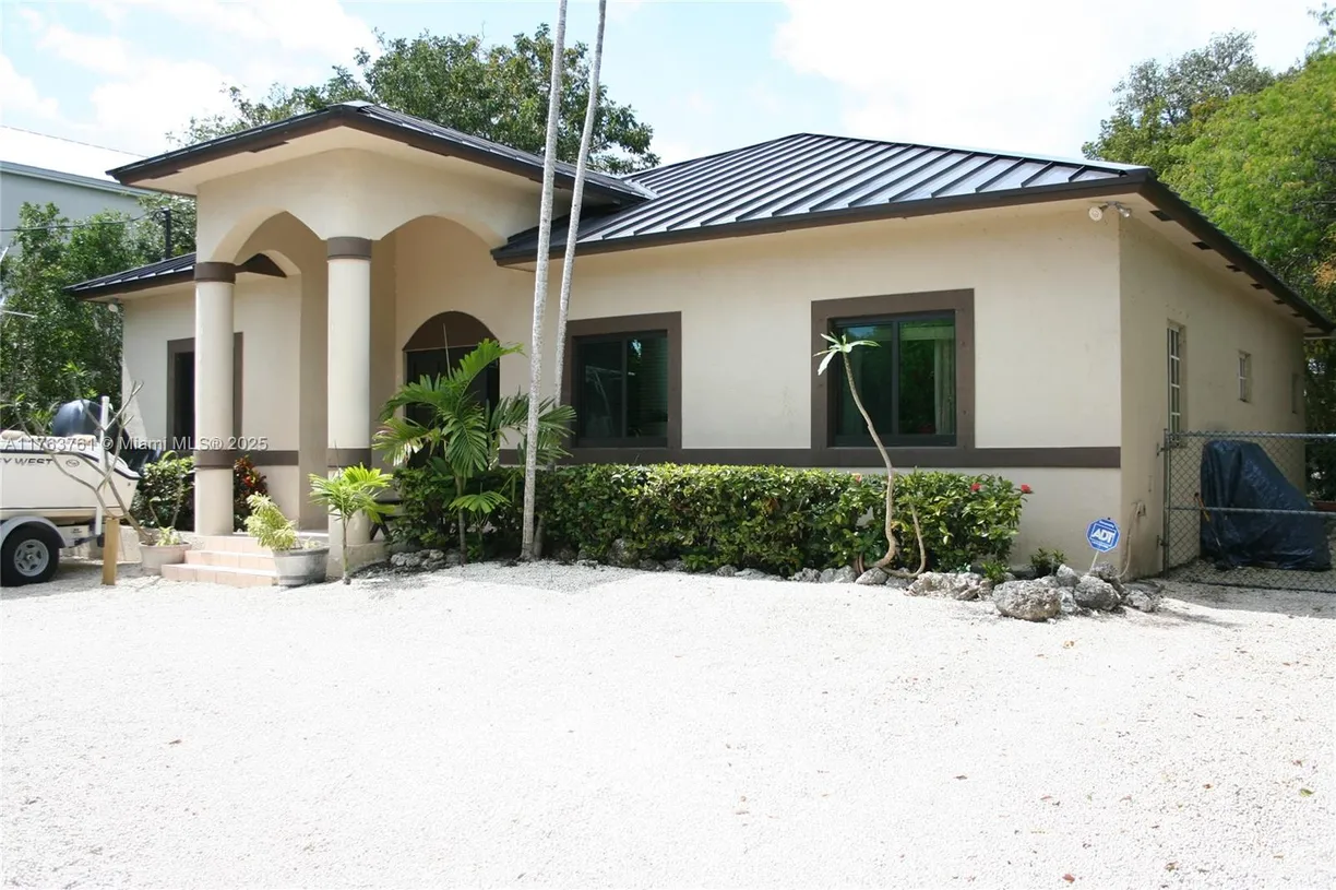 South Florida Real Estate | View 6 Fishermans Trl | 3 Beds, 2 Baths