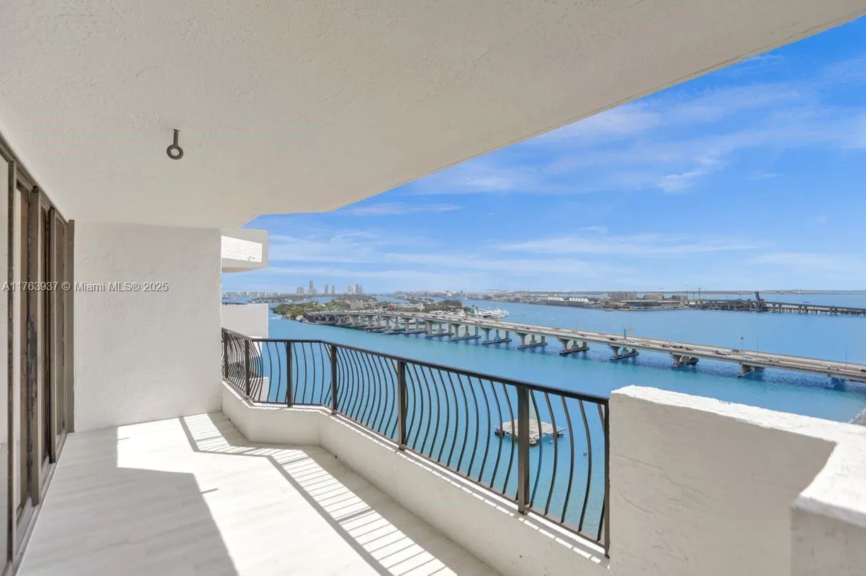 South Florida Real Estate | View 555 NE 15th St, 20I | 1 Bed, 1 Bath