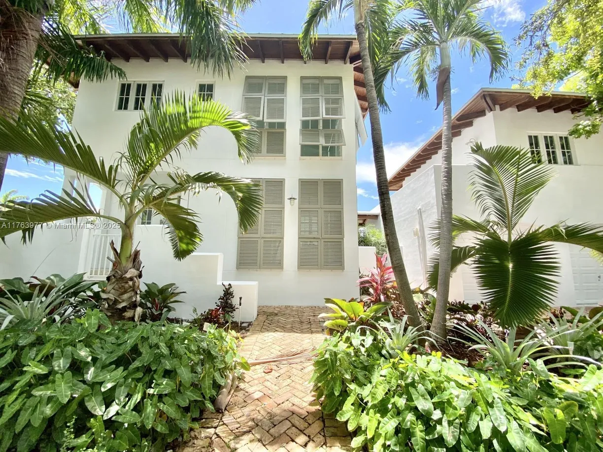 South Florida Real Estate | View 350 E Woodcrest Rd | Listing