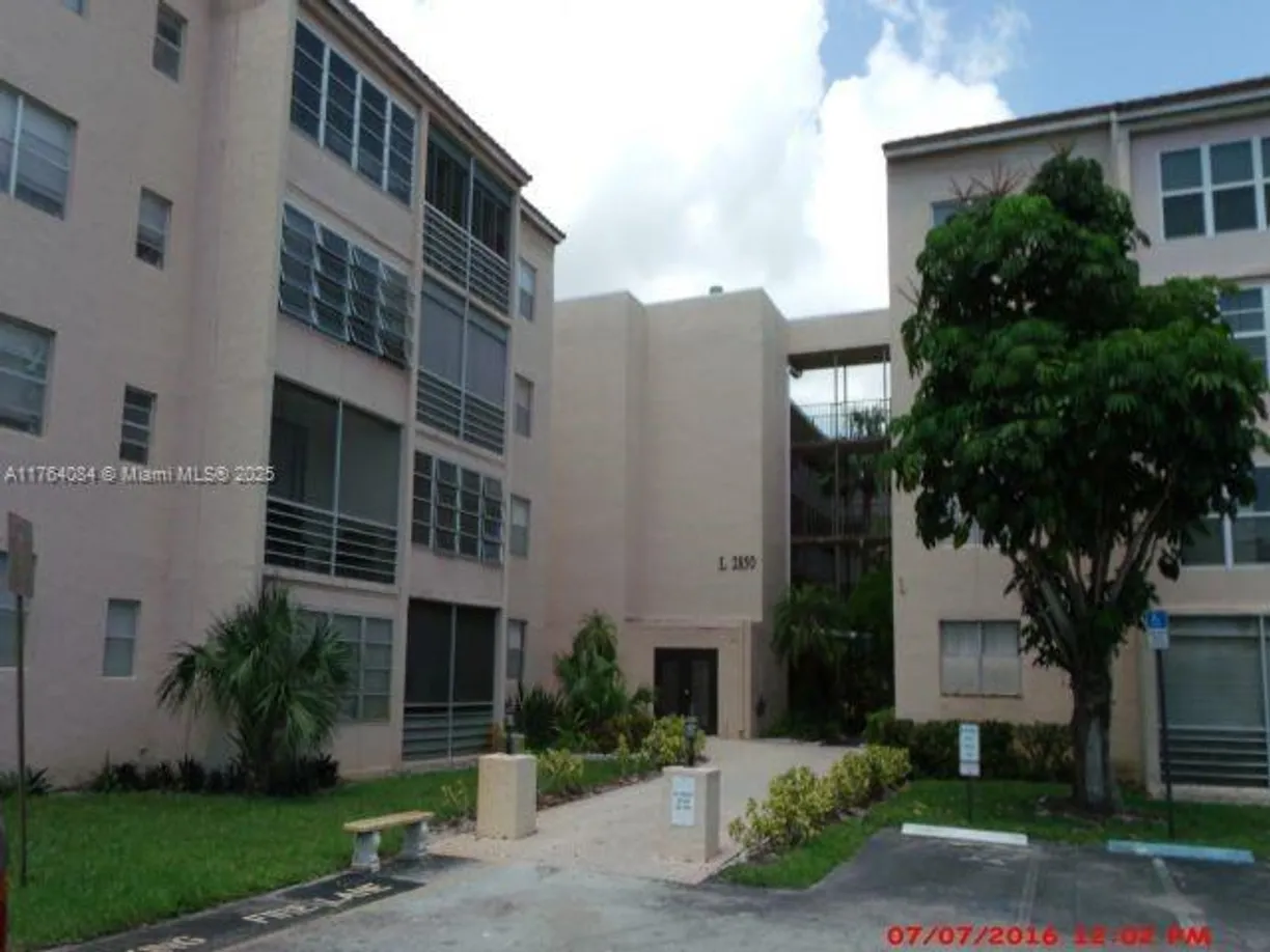 South Florida Real Estate | View 2850 Somerset Dr, 105L | Listing