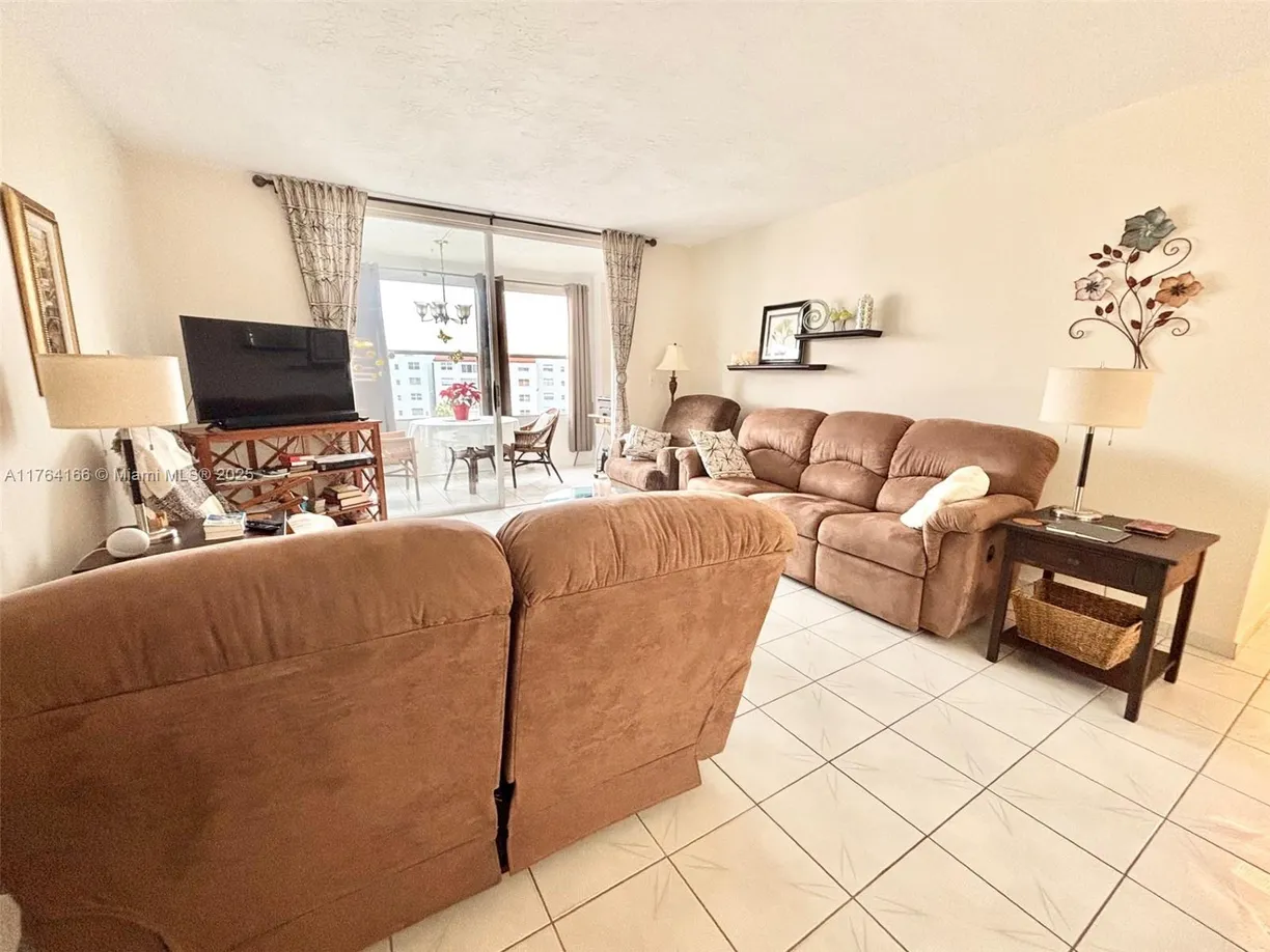 South Florida Real Estate | View 2801 Somerset Dr, 406 | Listing