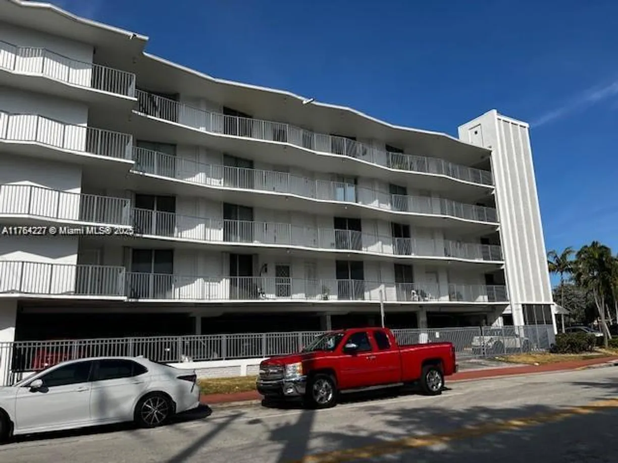 South Florida Real Estate | View 1100 Alton, 5D | Listing