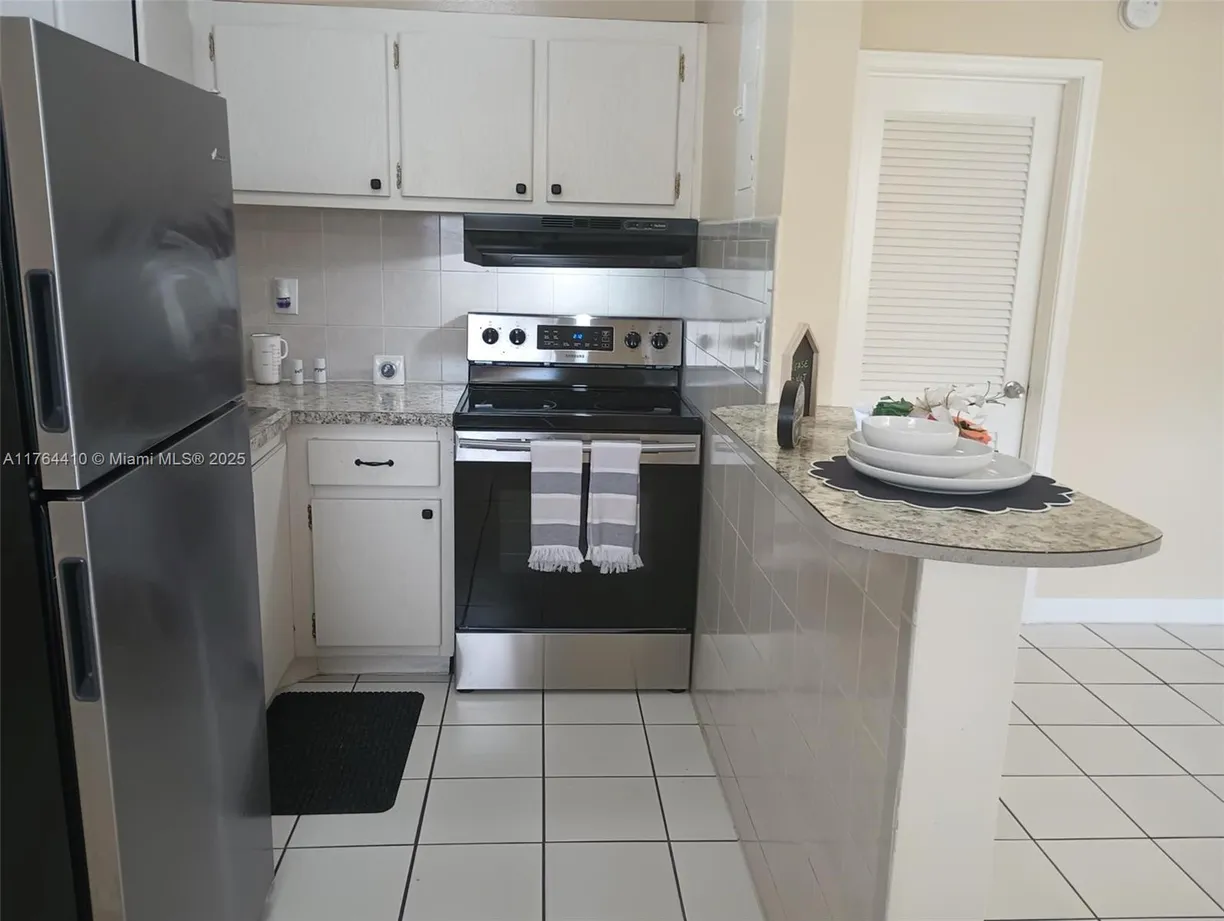 South Florida Real Estate | View 1433 SW 24th Ct, 2 | 1 Bed, 1 Bath