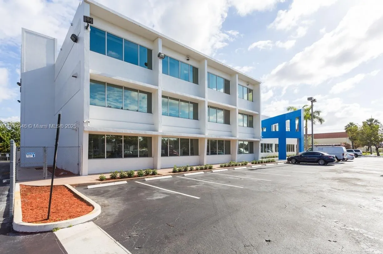 South Florida Real Estate | View 3521 W Broward Blvd, 208 | Listing