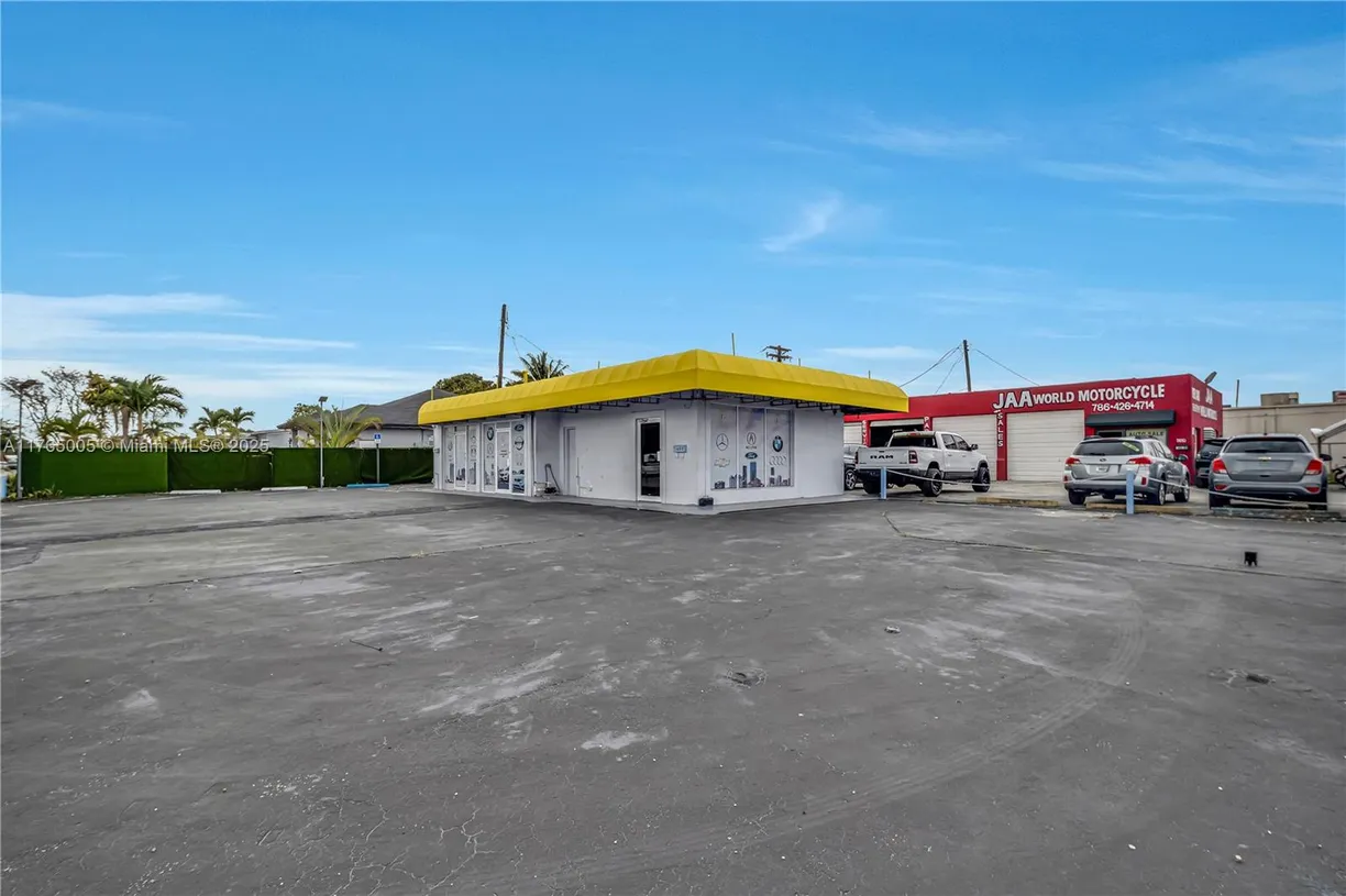 South Florida Real Estate | View 5600 E 8th Ave