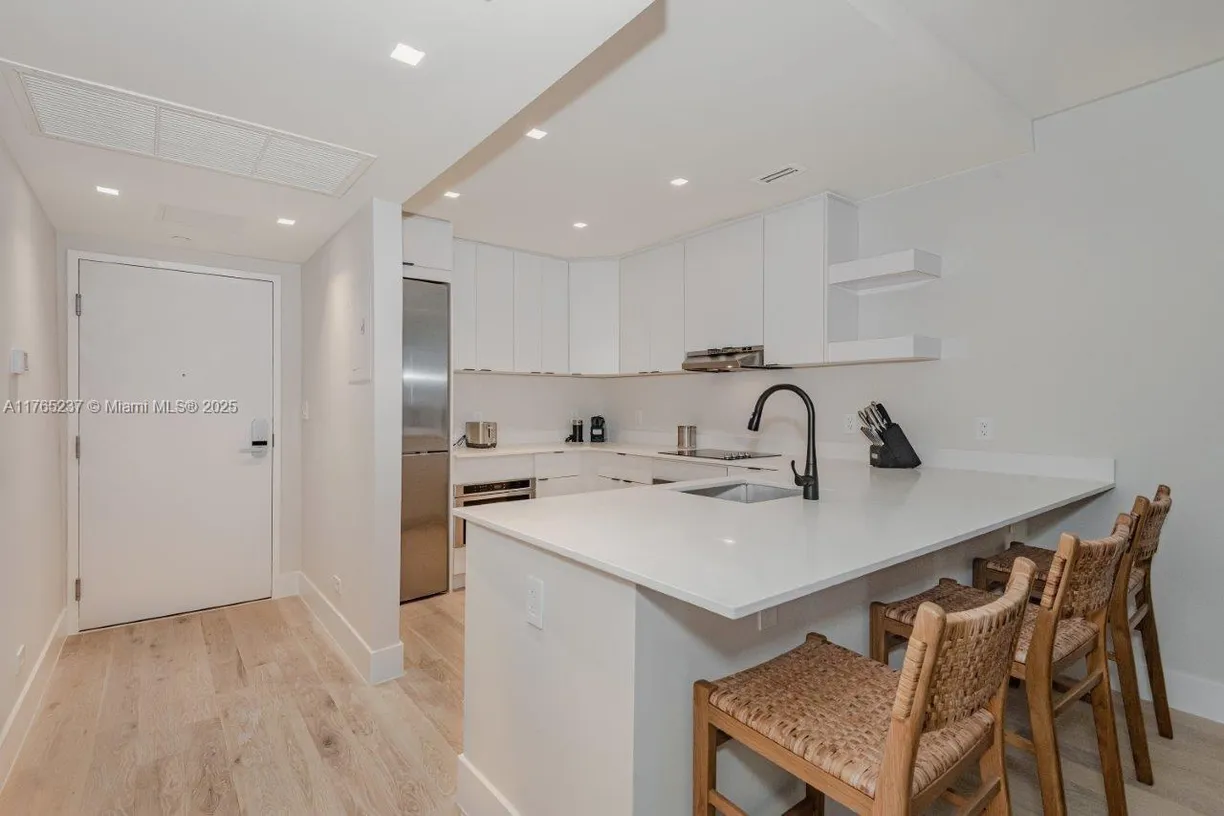South Florida Real Estate | View 2301 Collins Ave, 914 | Listing