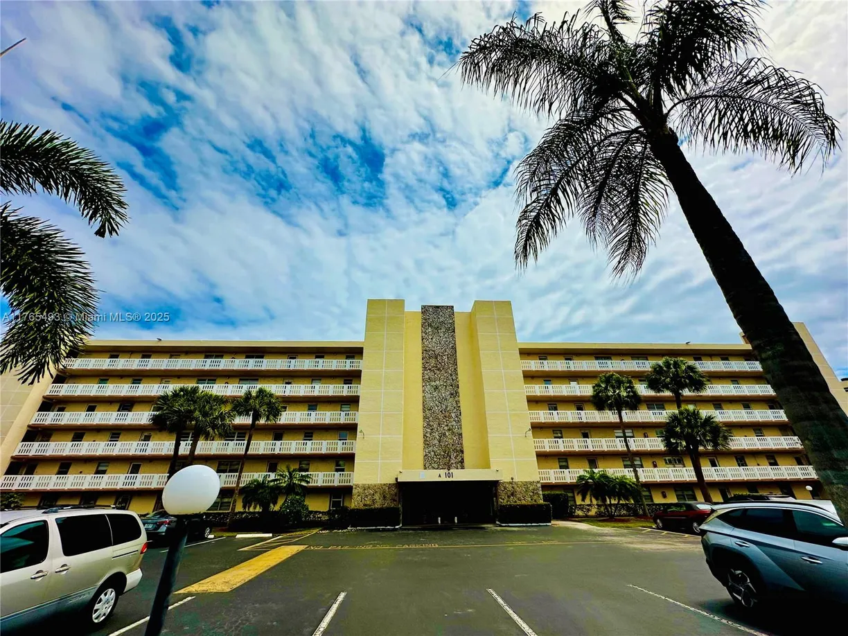 South Florida Real Estate | View 101 SE 3rd Ave, 404 | Listing