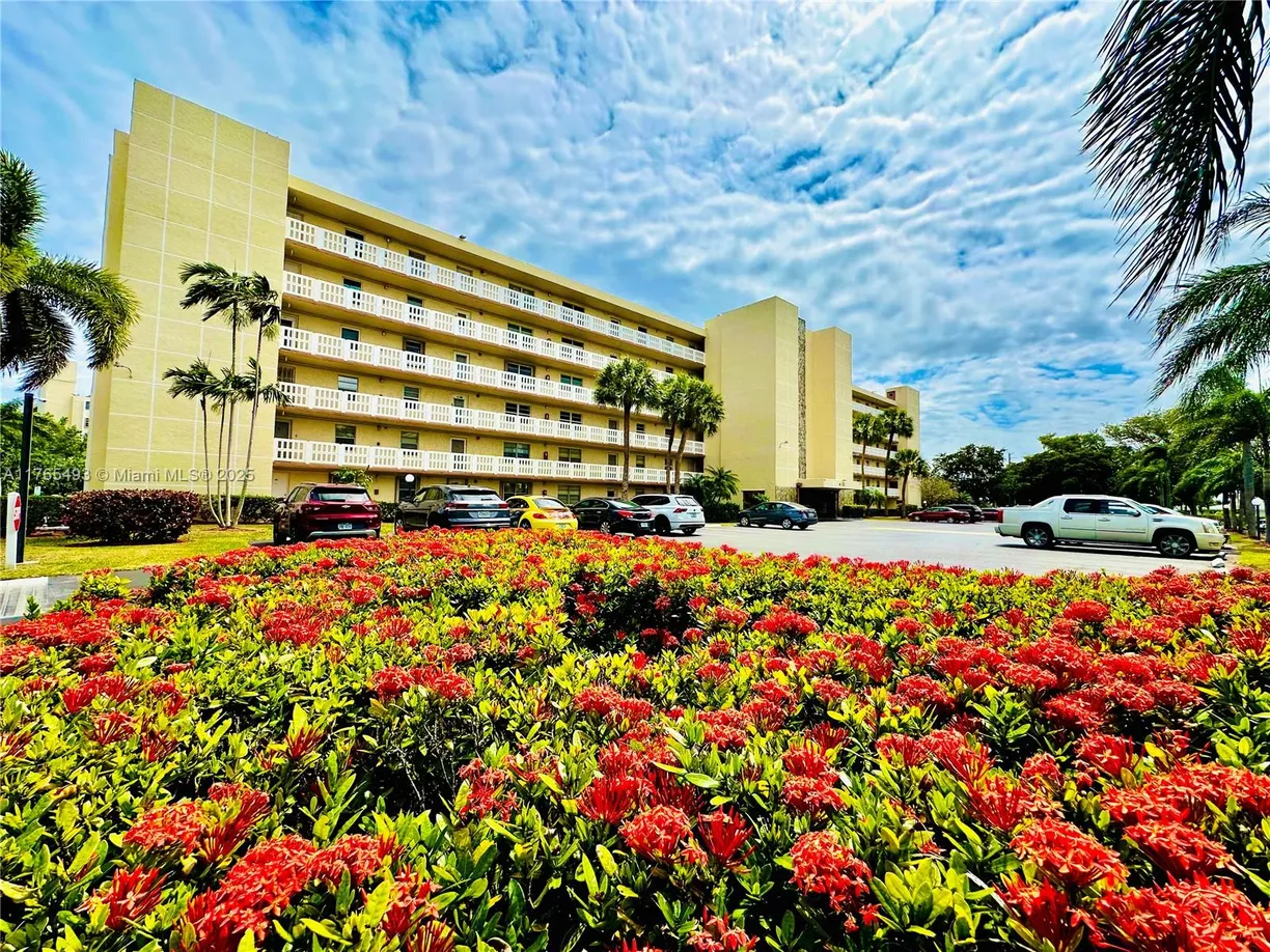 South Florida Real Estate | View 101 SE 3rd Ave, 404 | 2 Beds, 2 Baths