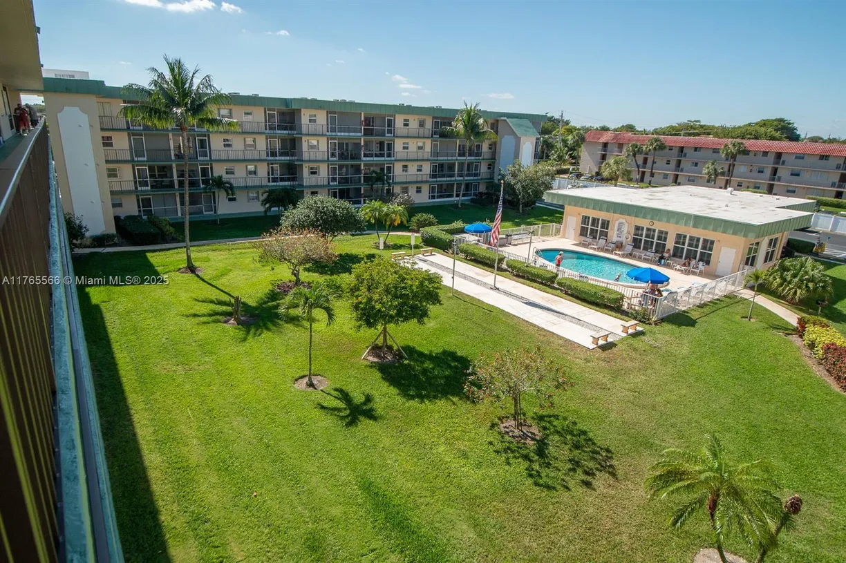 South Florida Real Estate | View 810 SE 7th St, 106 | 1 Bed, 1 Bath