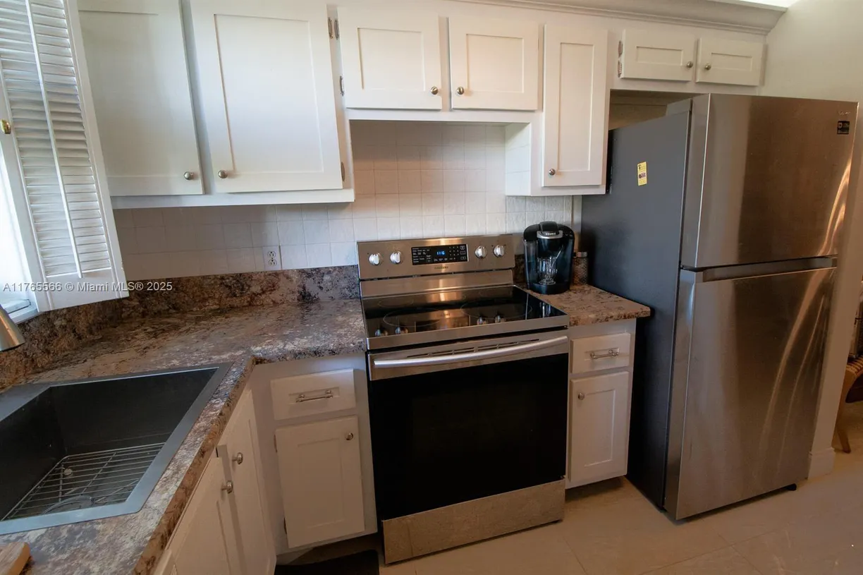 South Florida Real Estate | View 810 SE 7th St, 106 | Listing