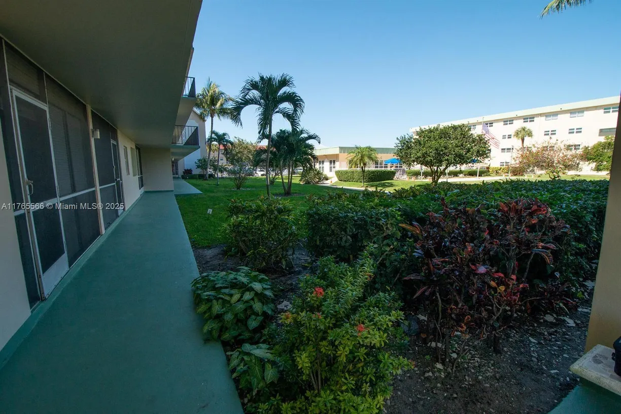 South Florida Real Estate | View 810 SE 7th St, 106 | Listing