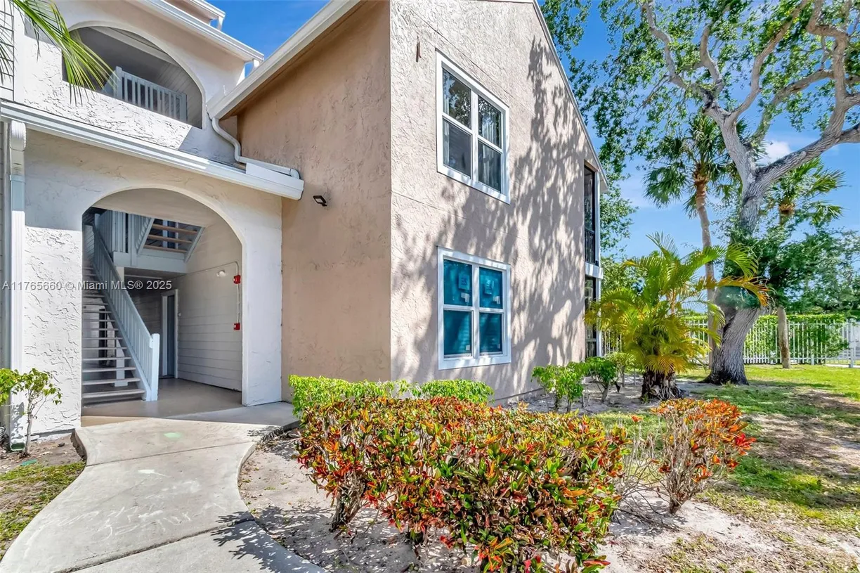 South Florida Real Estate | View 2307 N Congress Ave, 28 | 2 Beds, 2 Baths