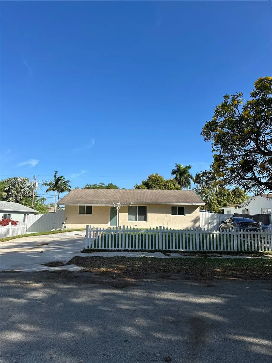South Florida Real Estate | View 6125 Hayes St, 1 | 2 Beds, 2 Baths