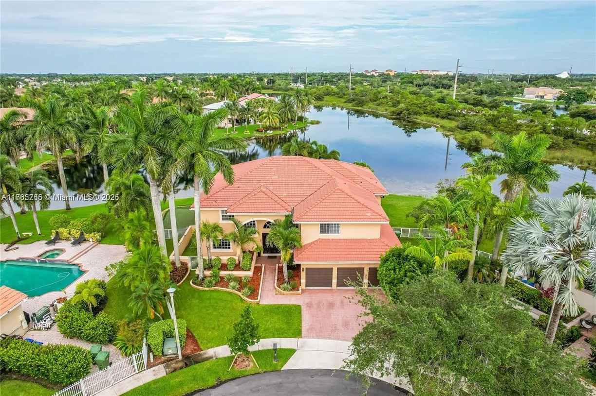 South Florida Real Estate | View  | 5 Beds, 3 Baths