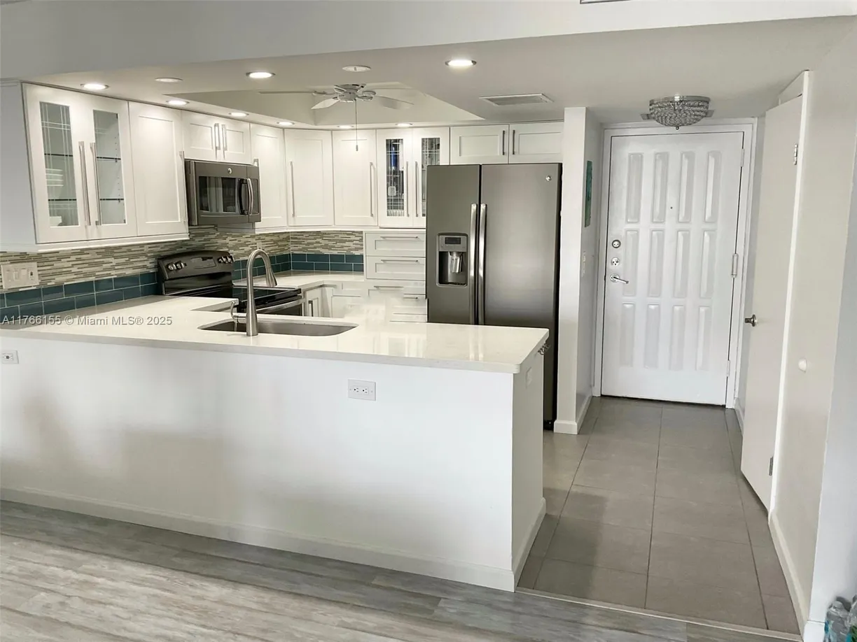 South Florida Real Estate | View 200 Leslie Dr, 606 | 1 Bed, 1 Bath