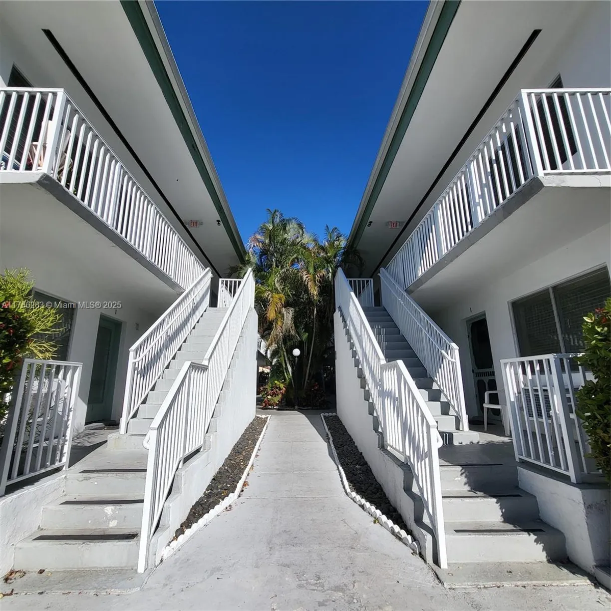 South Florida Real Estate | View 7945 Carlyle Ave, 1 | 1 Bed, 1 Bath