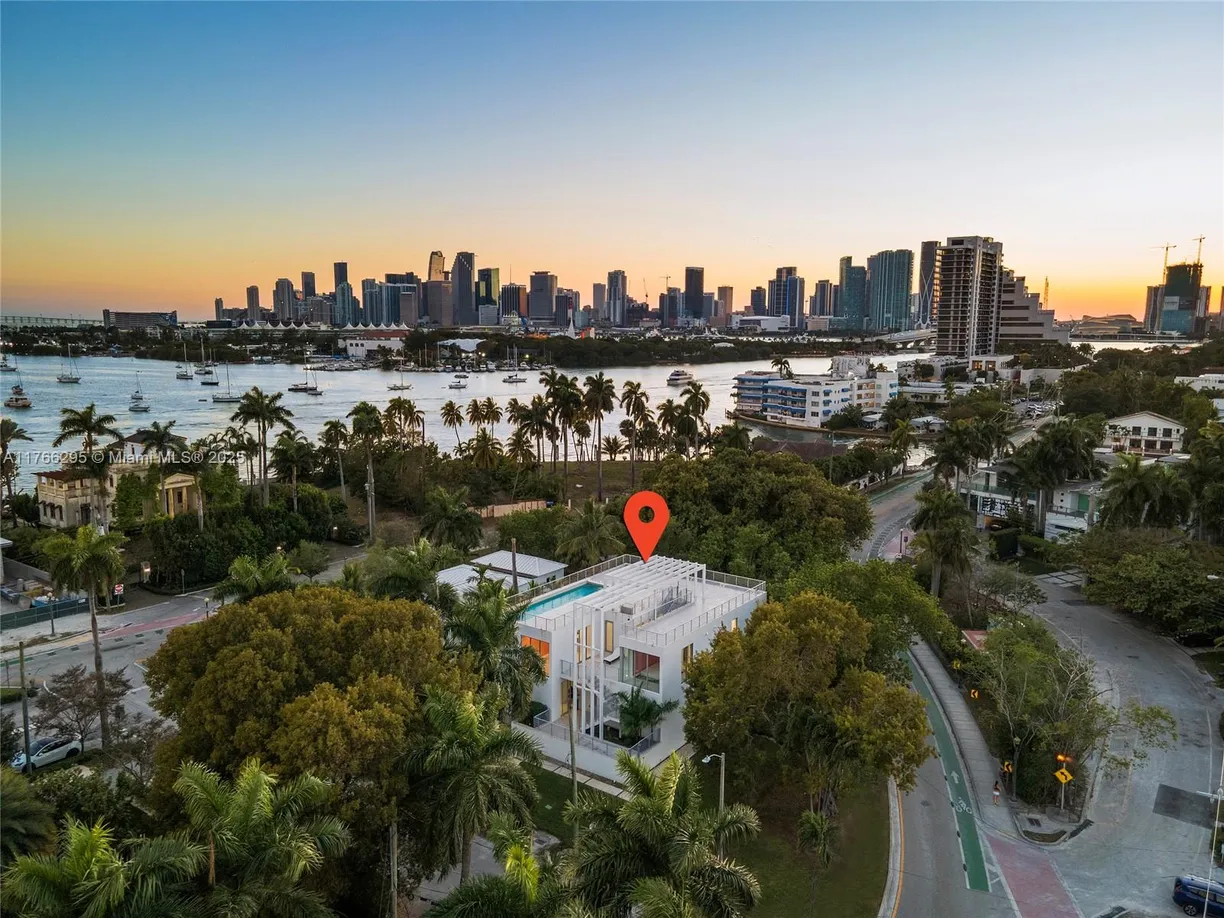 South Florida Real Estate | View 1250 N Venetian Way | Listing