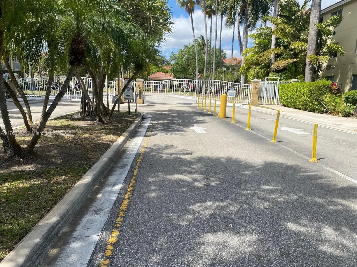 South Florida Real Estate | View 470 S Park Rd, 7-208 | Listing