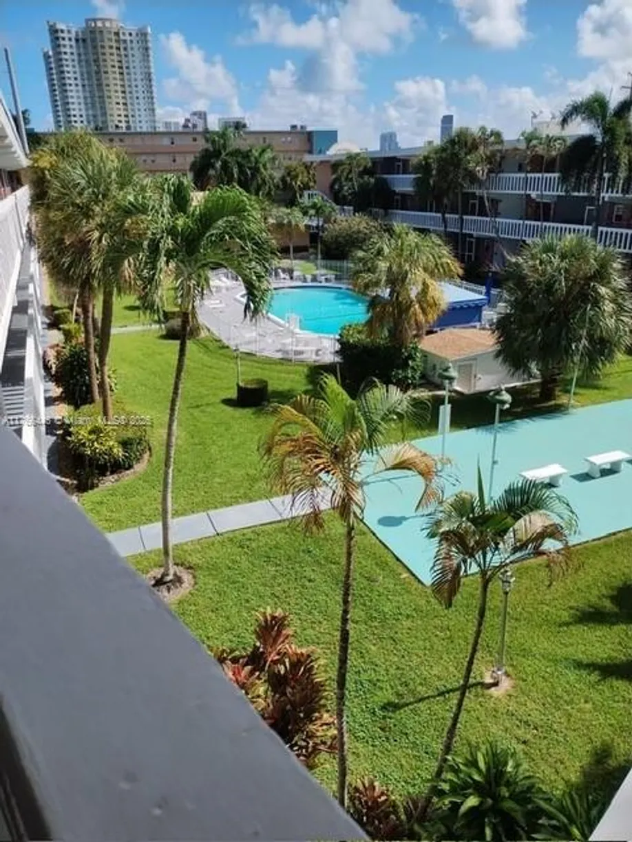 South Florida Real Estate | View 201 NE 14th Ave, 10C | 1 Bed, 1 Bath