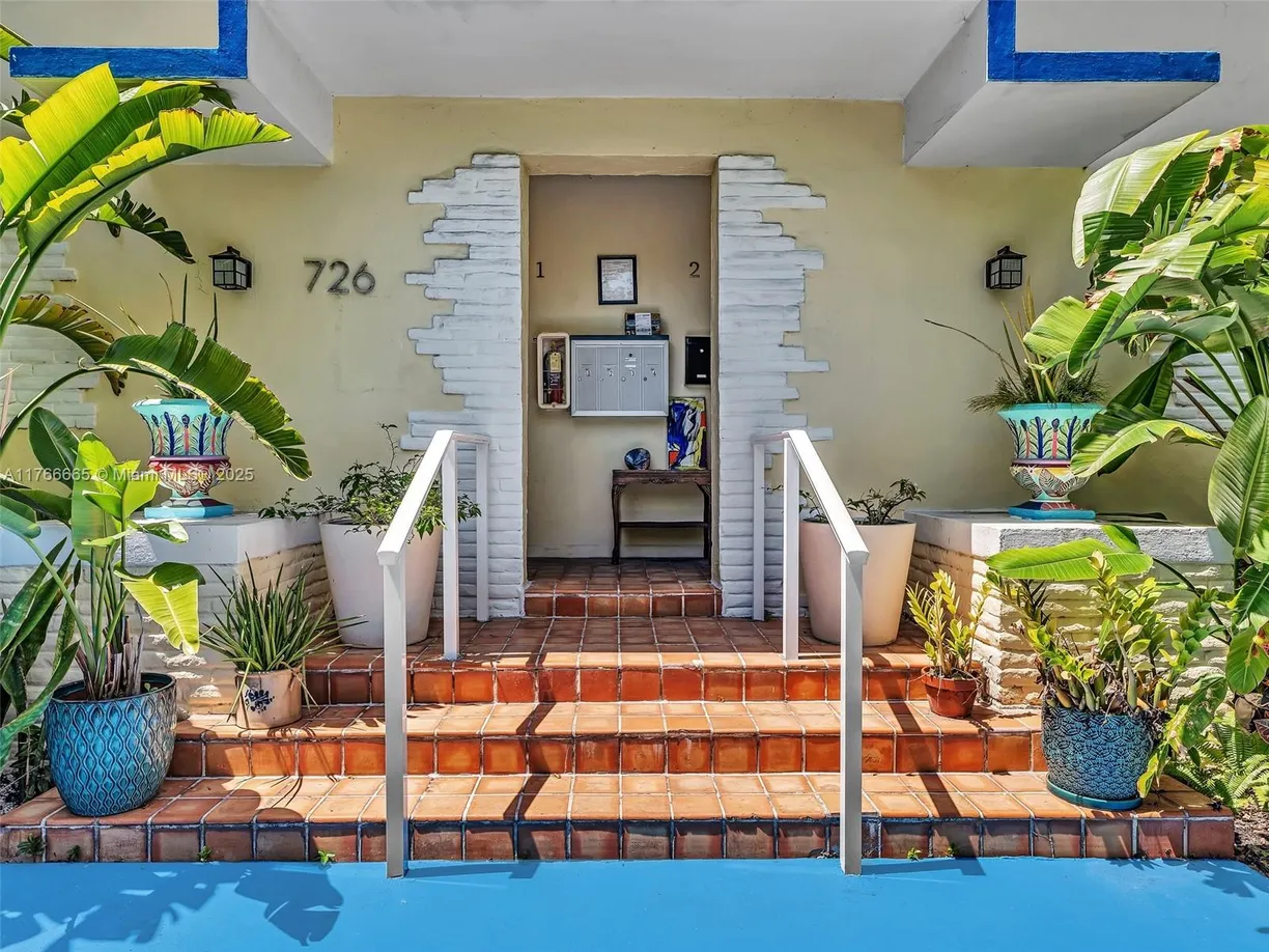 South Florida Real Estate | View 726 Jefferson Ave, 2 | 2 Beds, 2 Baths