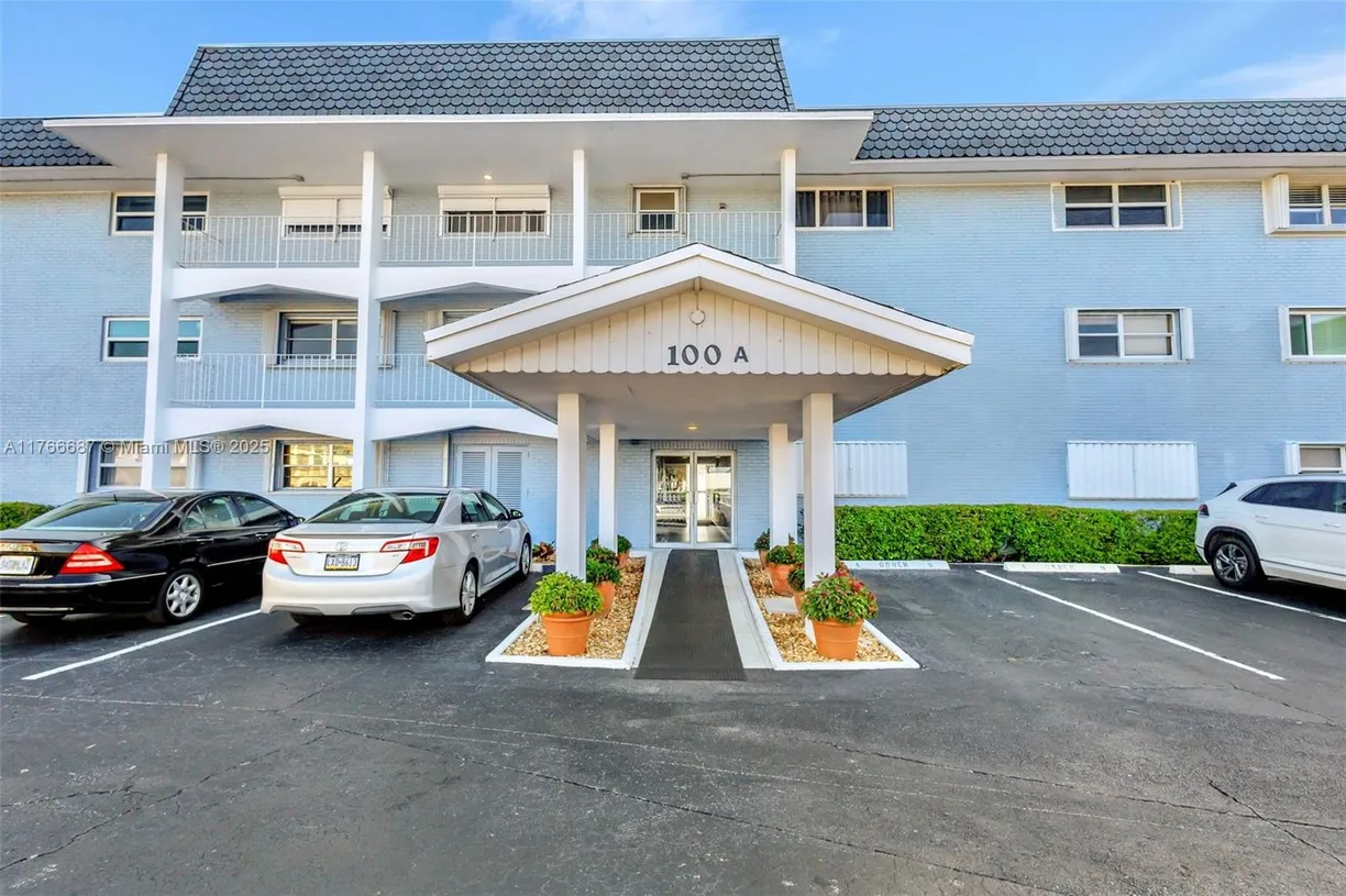 South Florida Real Estate | View 100 Shore Court, 207 | 1 Bed, 1 Bath