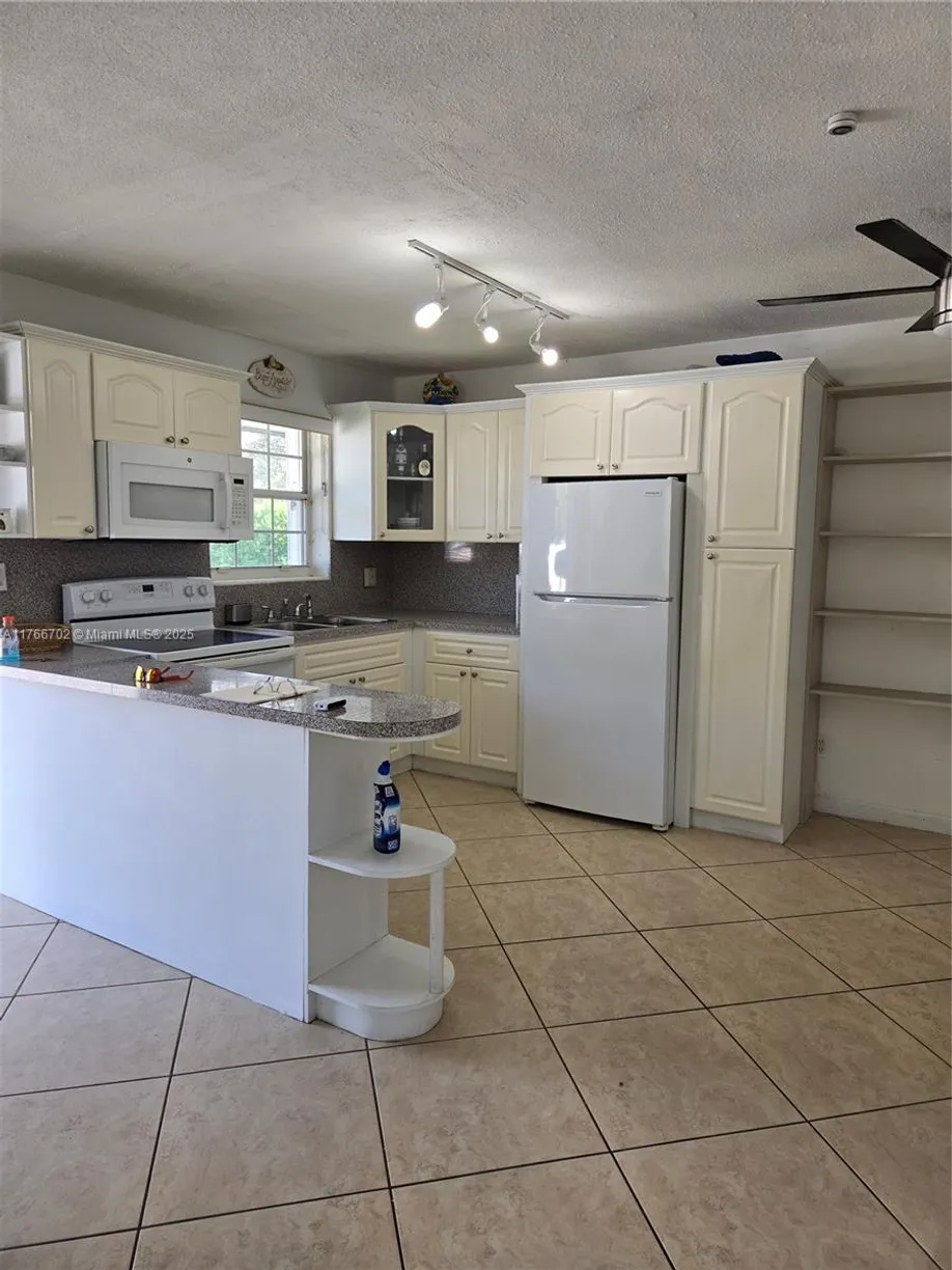 South Florida Real Estate | View 266 Columbus Pkwy, 1-2 | Listing