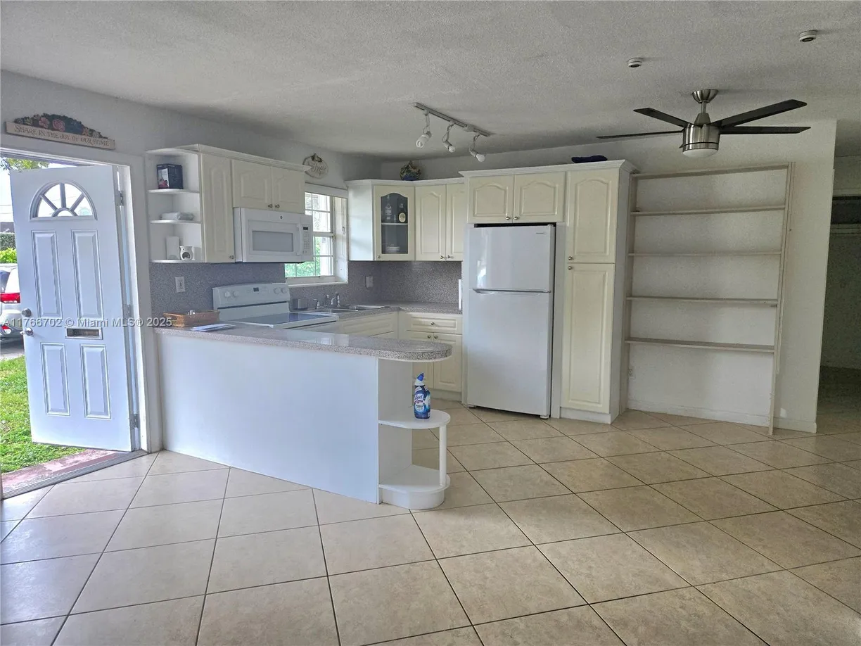 South Florida Real Estate | View 266 Columbus Pkwy, 1-2 | 2 Beds, 2 Baths