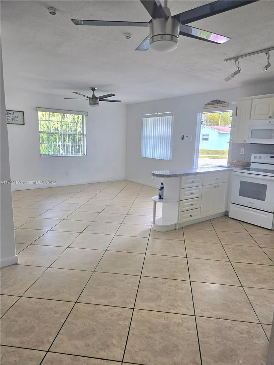 South Florida Real Estate | View 266 Columbus Pkwy, 1-2 | Listing