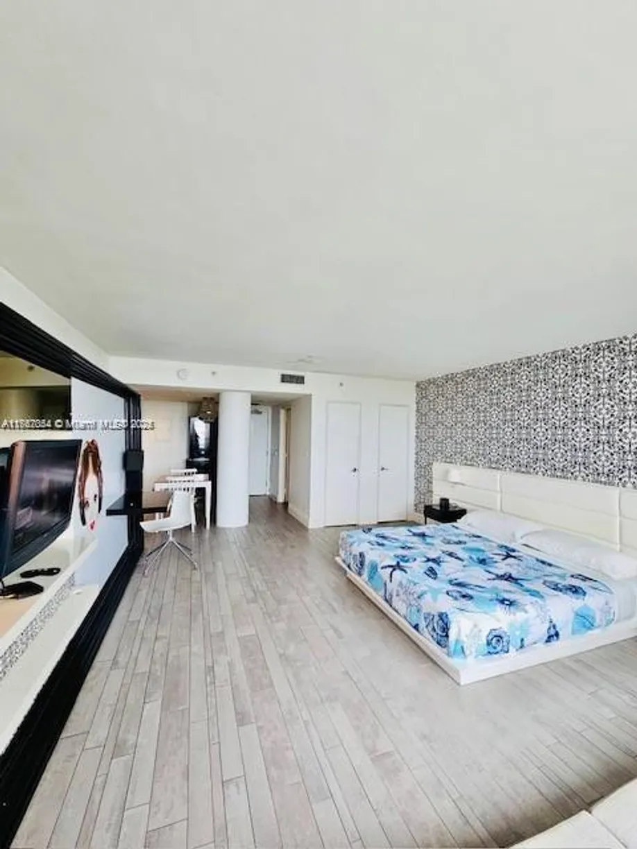 South Florida Real Estate | View 1100 West Ave, 1515 | Listing