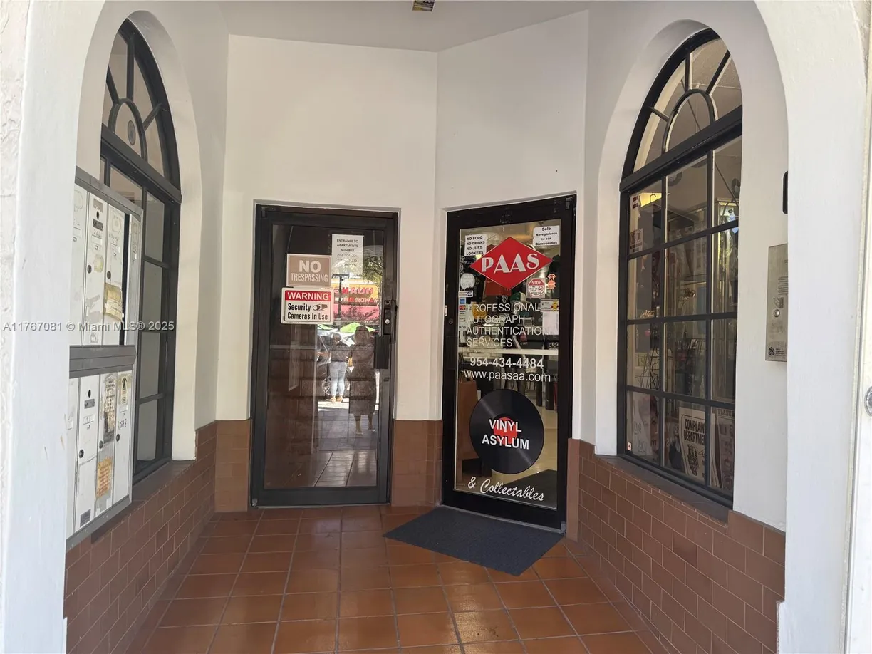 South Florida Real Estate | View 2028 Hollywood Blvd, B | Listing