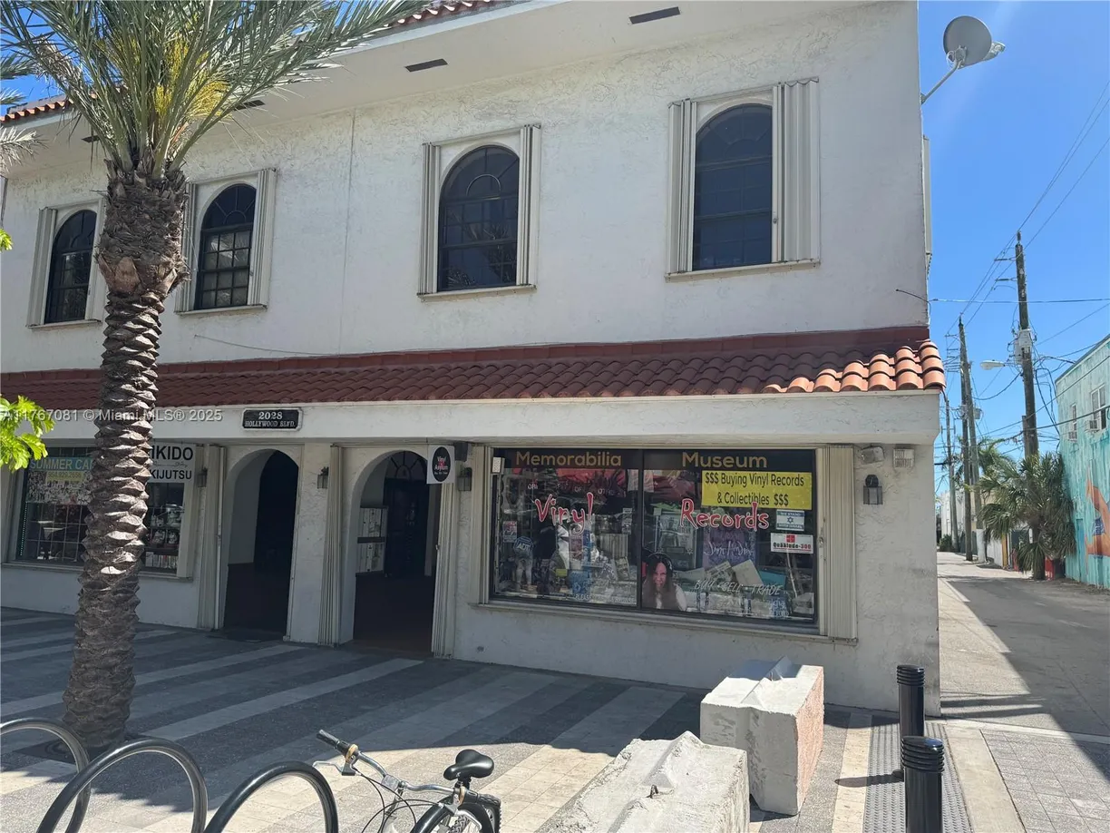 South Florida Real Estate | View 2028 Hollywood Blvd, B | Listing