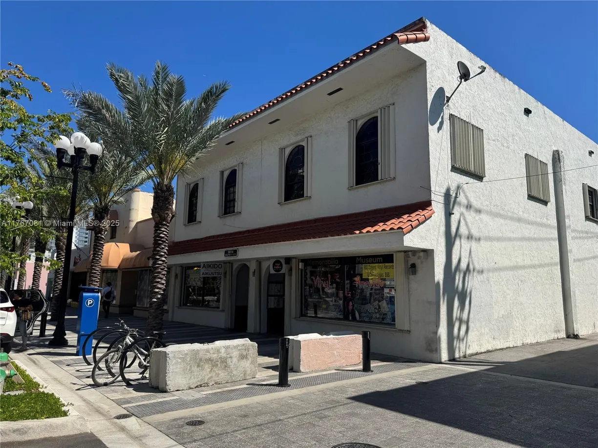 South Florida Real Estate | View 2028 Hollywood Blvd, B