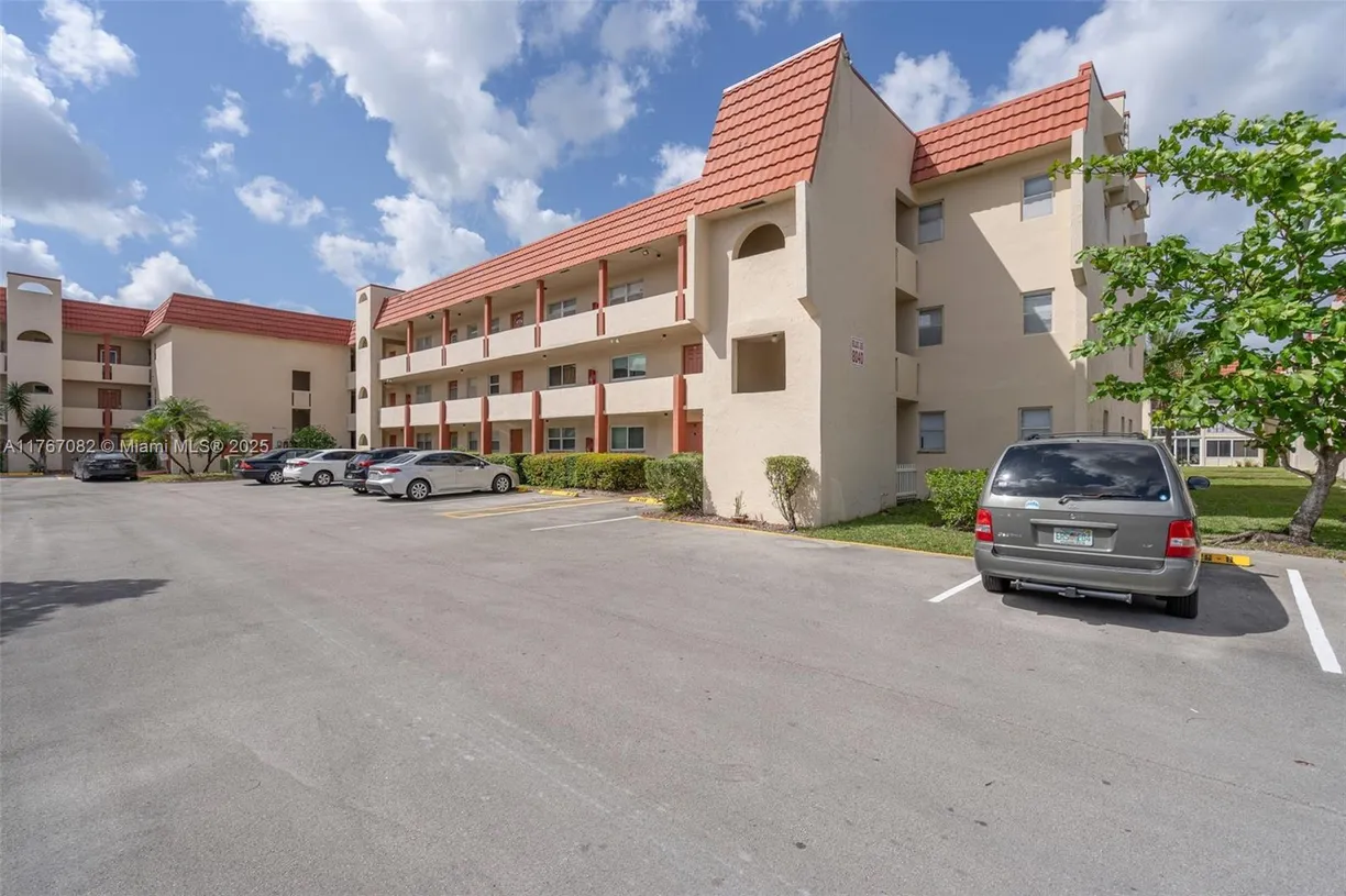 South Florida Real Estate | View 8040 N Sunrise Lakes Dr, 106 | 1 Bed, 1 Bath