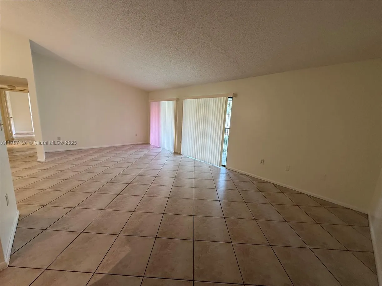 South Florida Real Estate | View 20760 NE 4th Ct, 202 | 2 Beds, 2 Baths