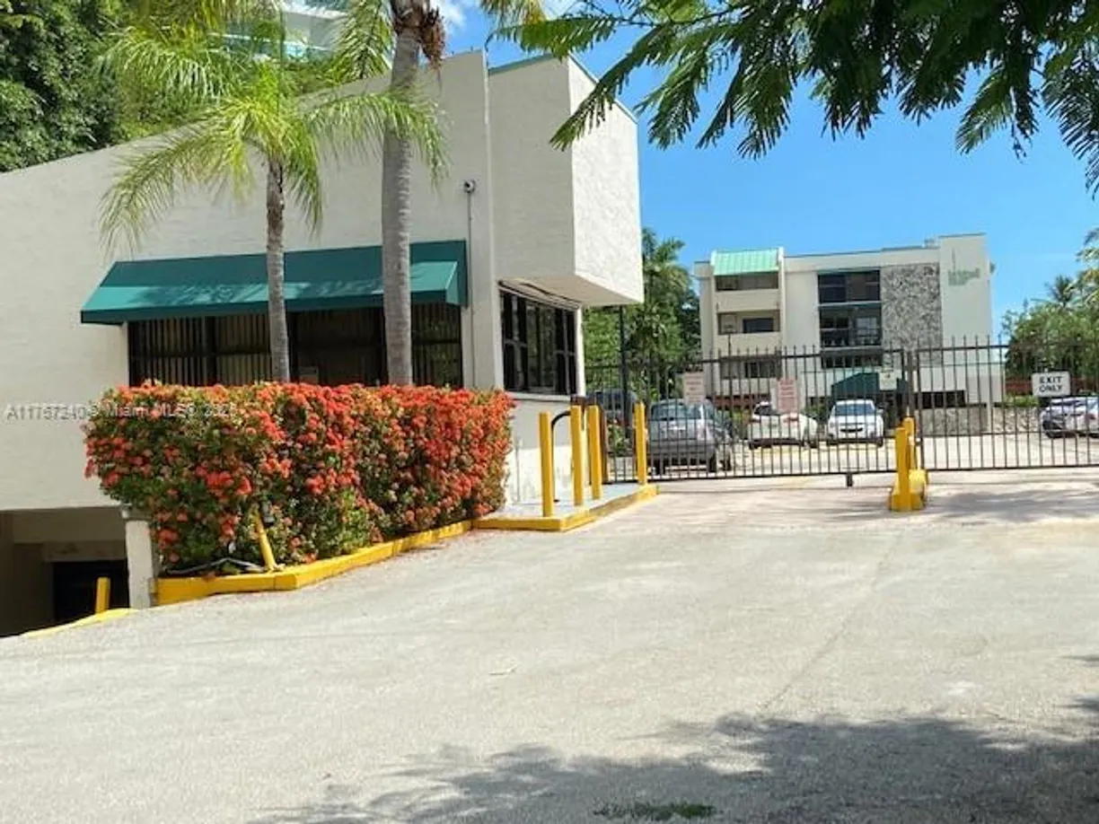 South Florida Real Estate | View 2201 Brickell Ave, 43 | 2 Beds, 2 Baths