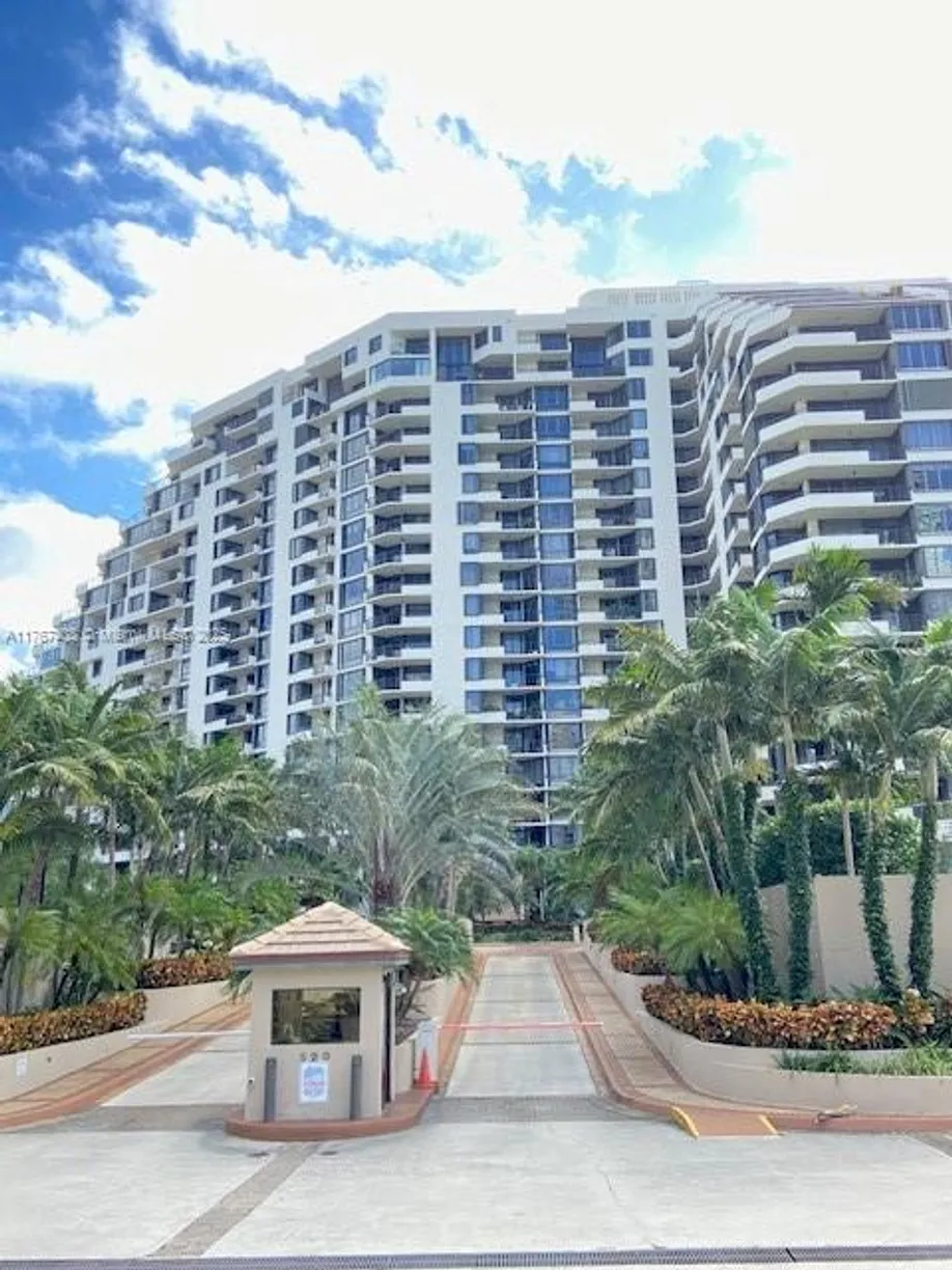 South Florida Real Estate | View 520 Brickell Key Dr, A817 | 1 Bath
