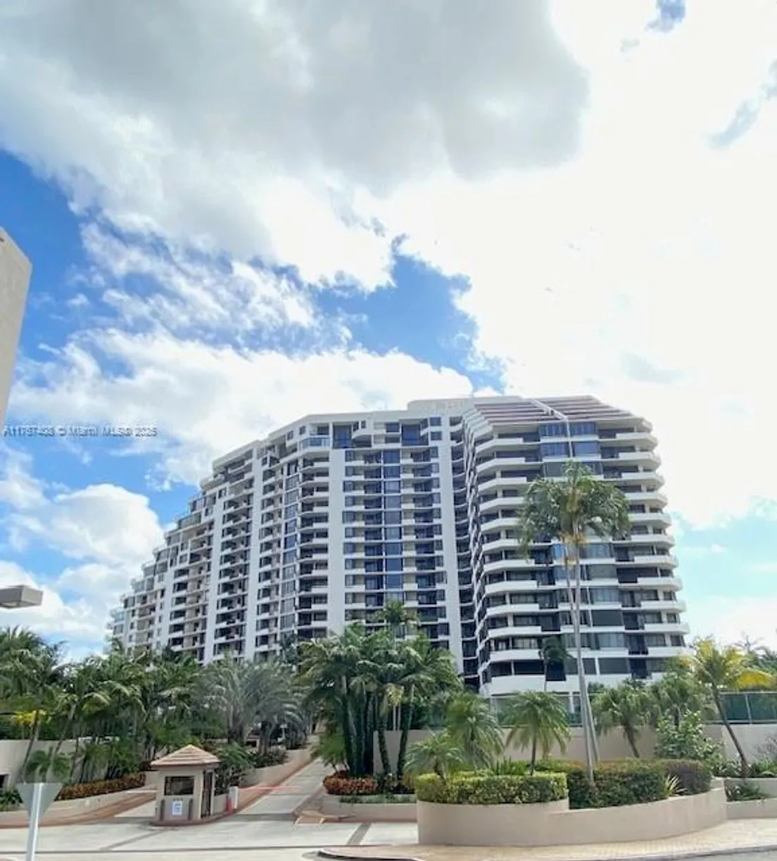 South Florida Real Estate | View 520 Brickell Key Dr, A817 | Listing