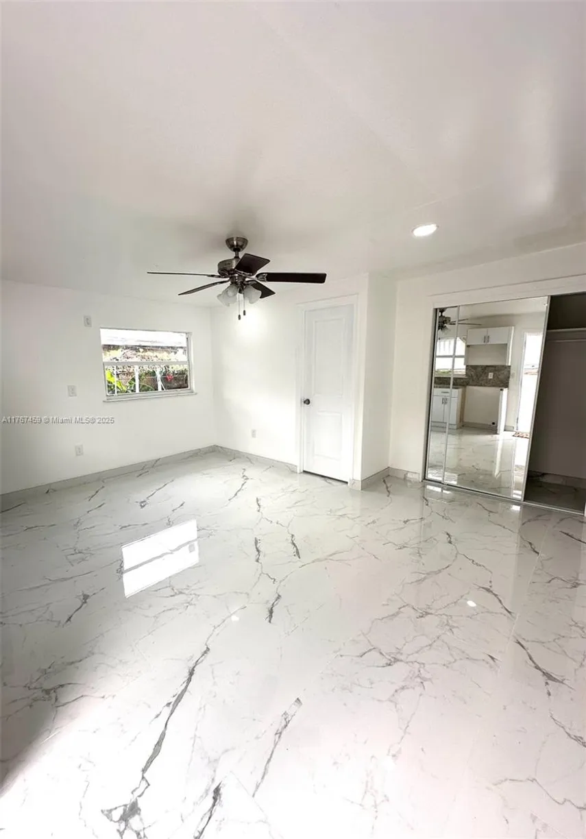 South Florida Real Estate | View 2710 N 72nd Ave, B | 1 Bath
