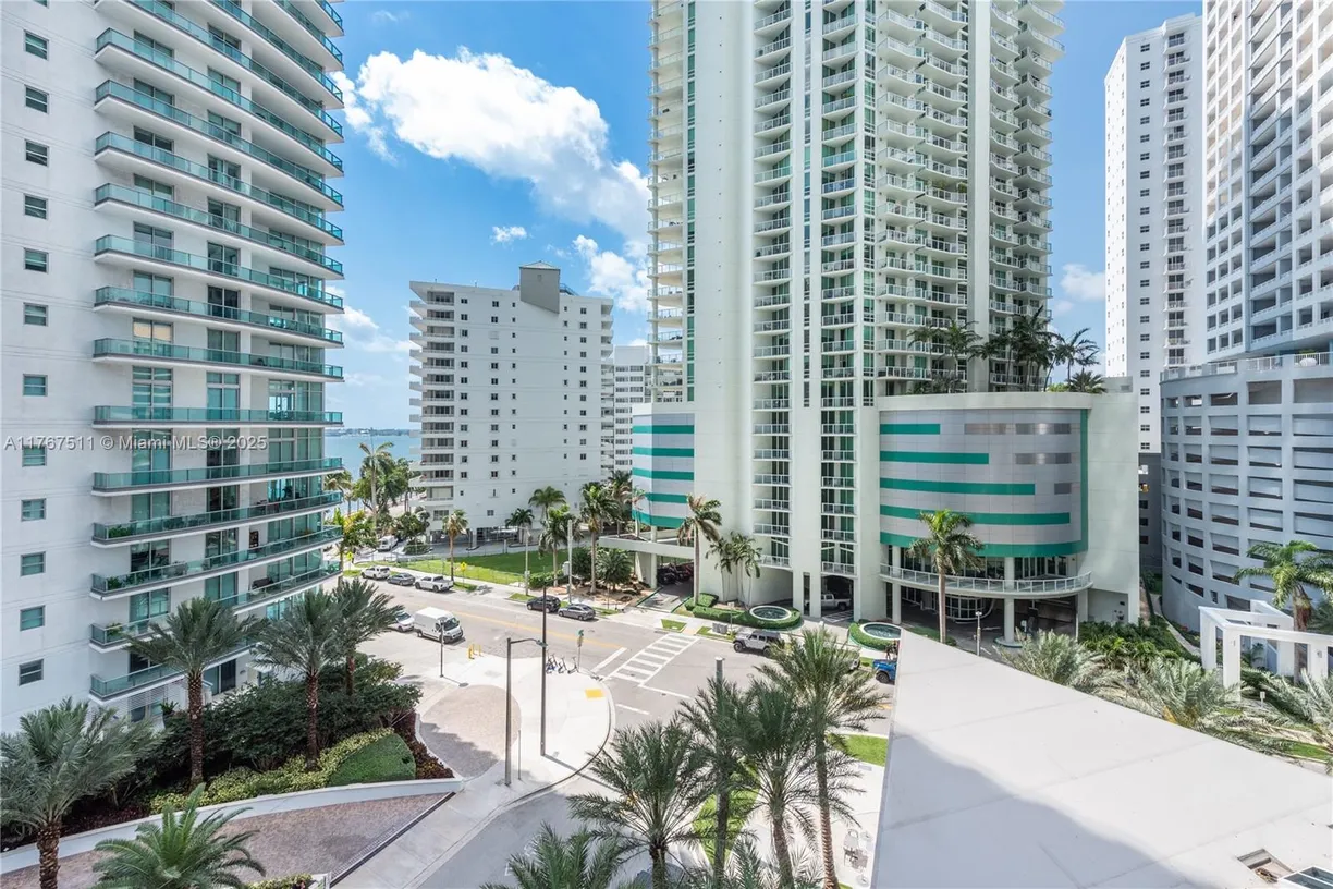 South Florida Real Estate | View 1300 Brickell Bay Dr, 806 | 1 Bed, 1 Bath
