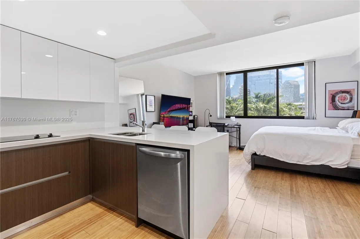 South Florida Real Estate | View 540 Brickell Key Dr, 407 | 1 Bath
