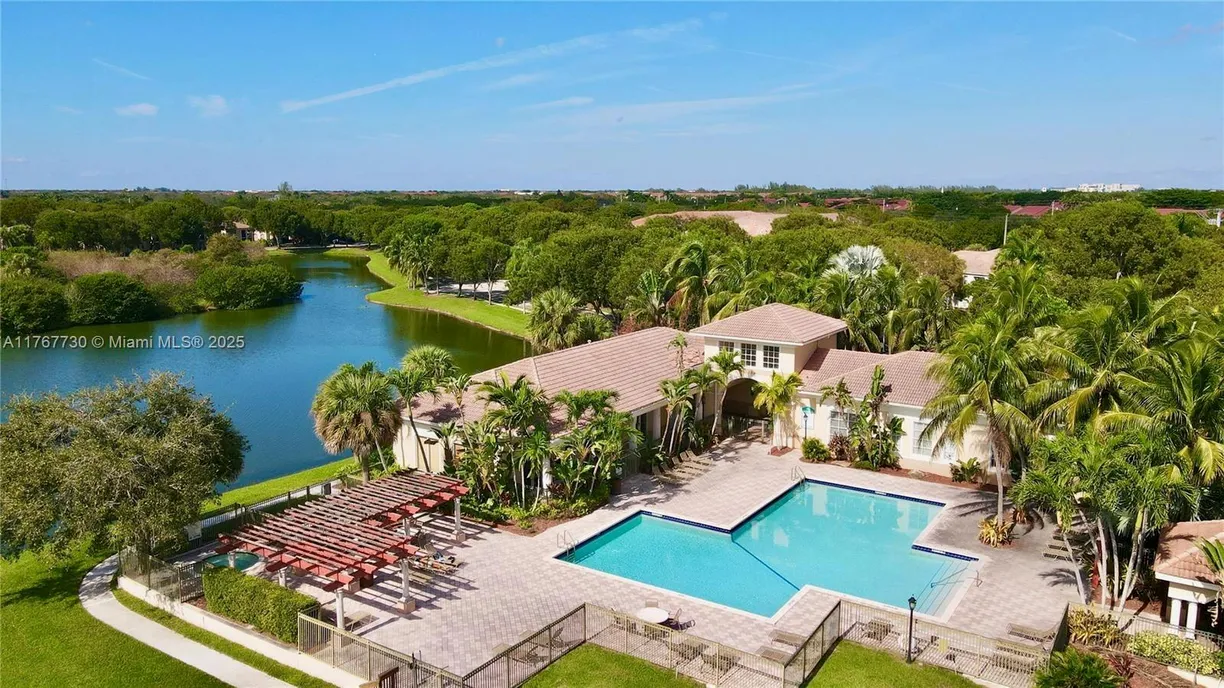 South Florida Real Estate | View 2532 Centergate Dr, 102 | 1 Bed, 1 Bath
