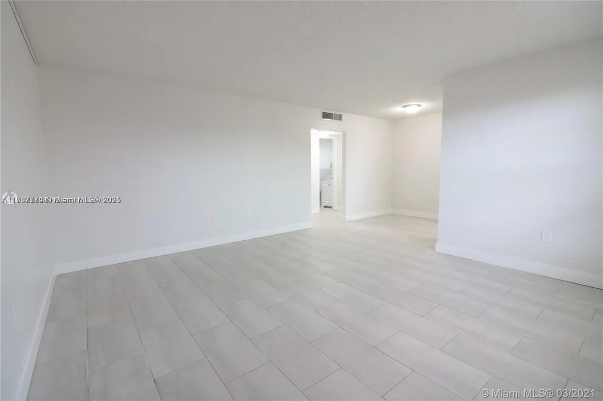 South Florida Real Estate | View 400 NE 1st St, 204 | 1 Bed, 1 Bath