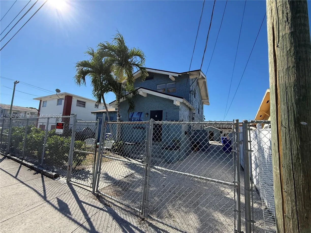 South Florida Real Estate | View 236 SW 10th Ave, B | 3 Beds, 1 Bath
