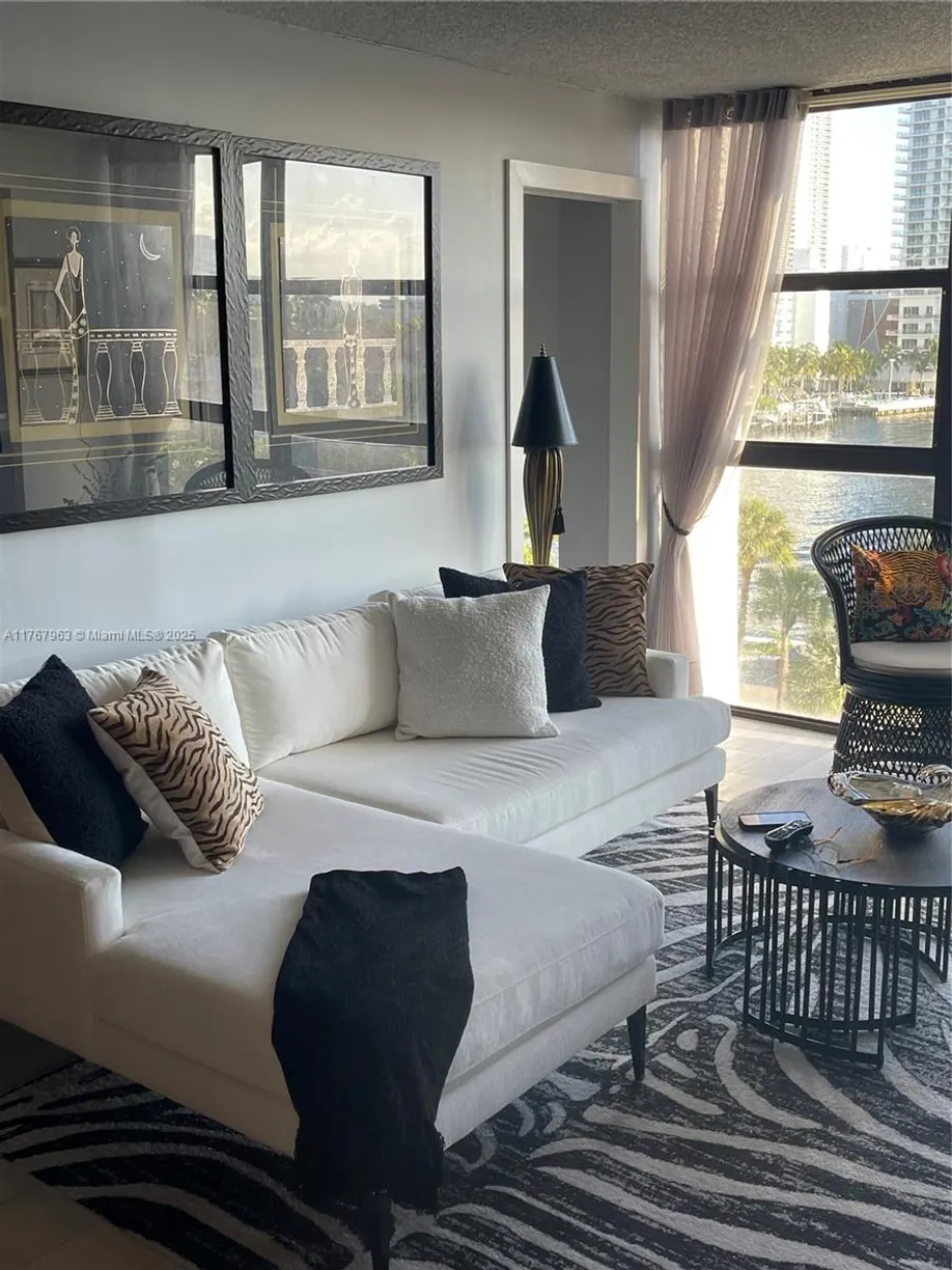 South Florida Real Estate | View 200 Leslie Dr, 622 | Listing