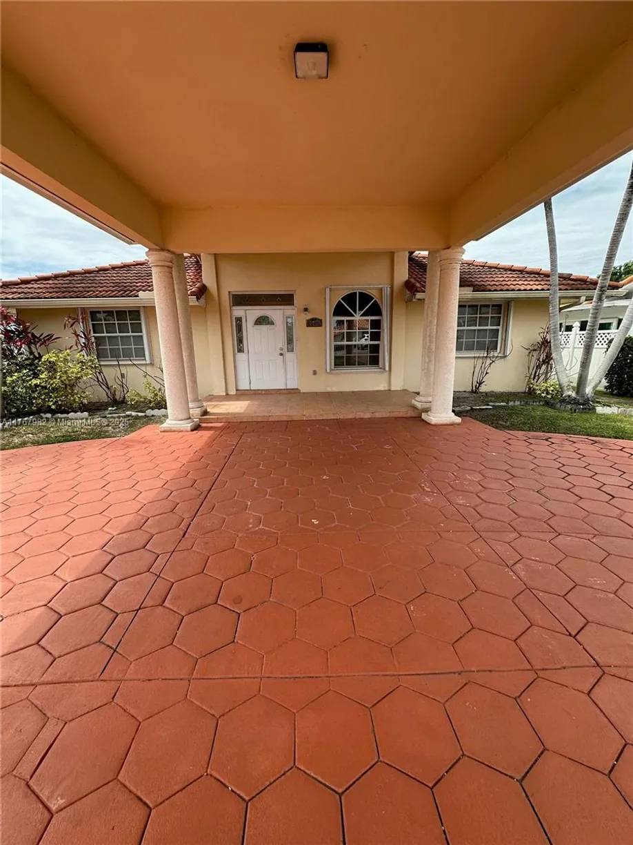South Florida Real Estate | View 2216 SW 60th Ave, 2216 | Listing