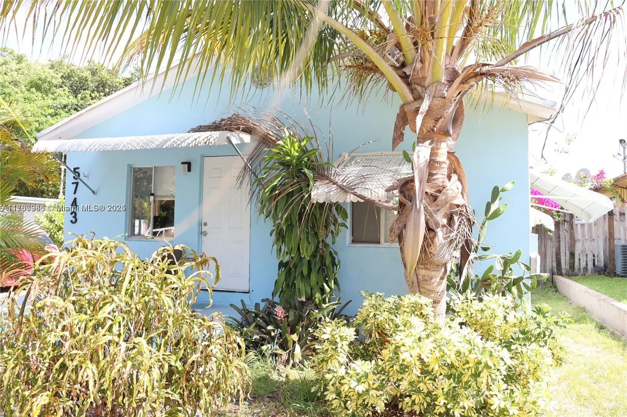 South Florida Real Estate | View 5743 Lincoln St, 1 | 2 Beds, 1 Bath